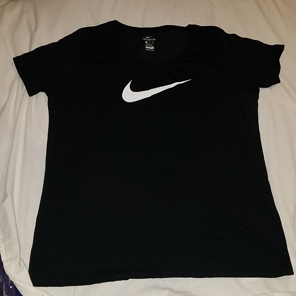 Womens Black Dri-Fit Nike tee Xl